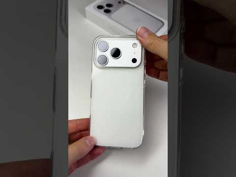 Tvrzený kryt bílý na iPhone 17 Pro