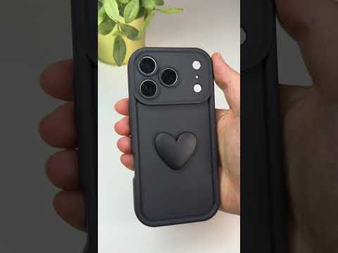 Silikonový černý kryt s 3D srdíčkem pro iPhone 17 Pro