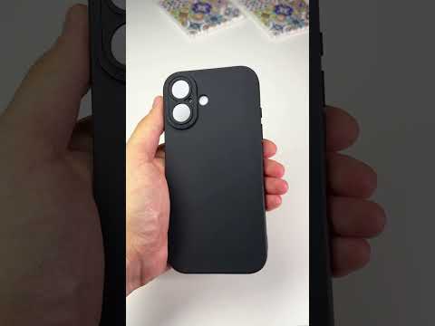 Černý silikonový kryt se zvýšenou ochranou čoček pro iPhone 17