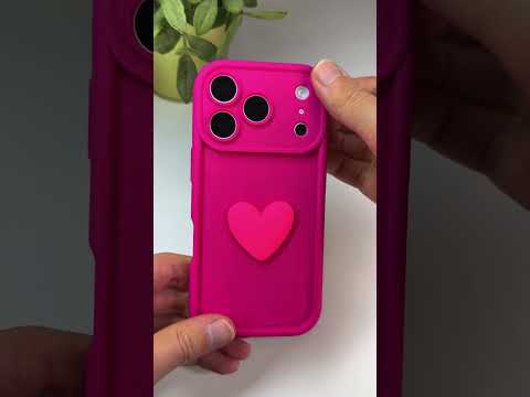 Silikonový růžový kryt s 3D srdíčkem pro iPhone 17 Pro