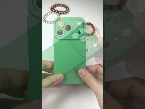 Zelený silikonový kryt se zvýšenou ochranou čoček pro iPhone 17 Pro