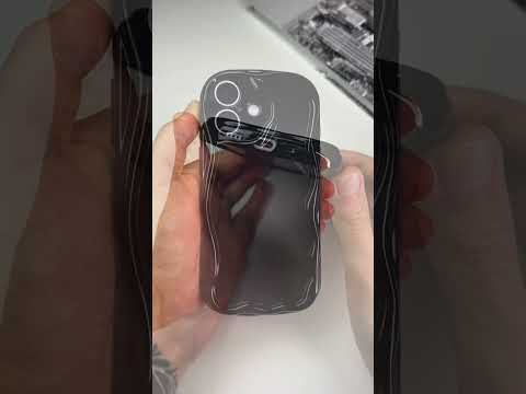 Silikonový vlnkovaný černý kryt pro iPhone 17