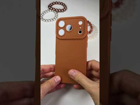 Hnědý silikonový kryt se zvýšenou ochranou čoček pro iPhone 17 Pro