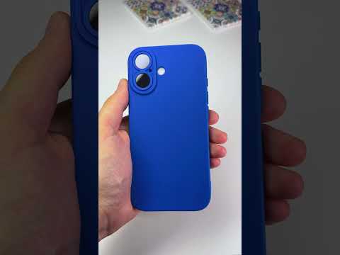 Modrý silikonový kryt se zvýšenou ochranou čoček pro iPhone 17