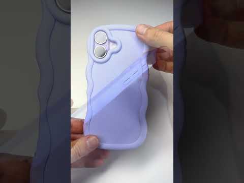 Vlnkovaný levandulový kryt pro iPhone 17