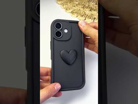Silikonový černý kryt s 3D srdíčkem pro iPhone 17